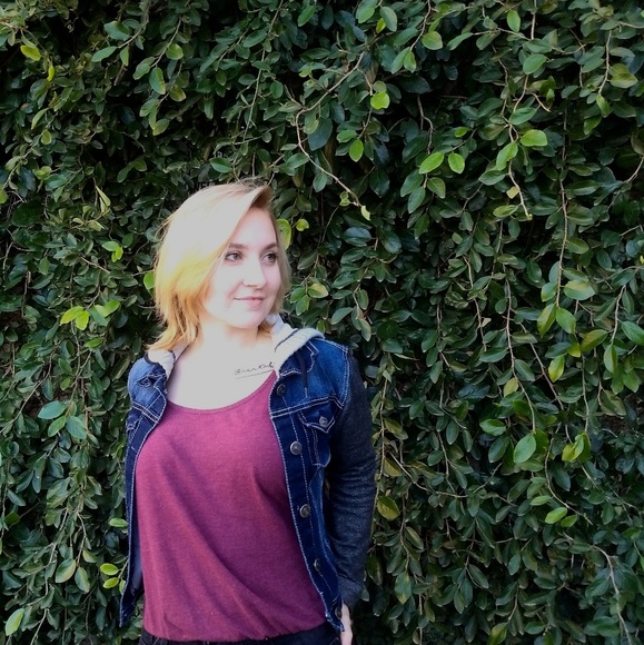 Meet your Posher, Julia - Picture 1 of 1